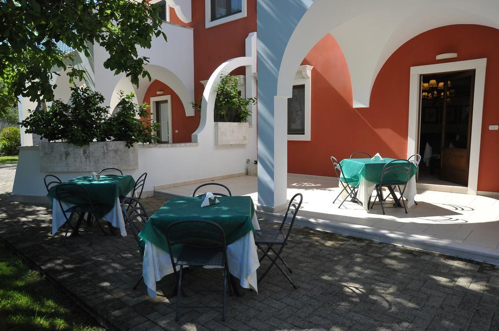 Hostal Relais Casabella Martina Franca Exterior foto