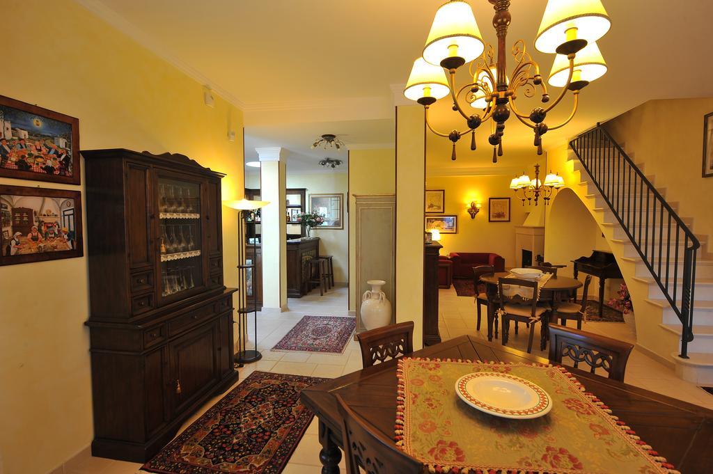 Hostal Relais Casabella Martina Franca Exterior foto