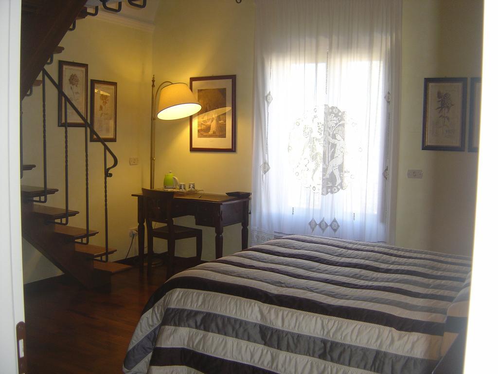 Hostal Relais Casabella Martina Franca Exterior foto