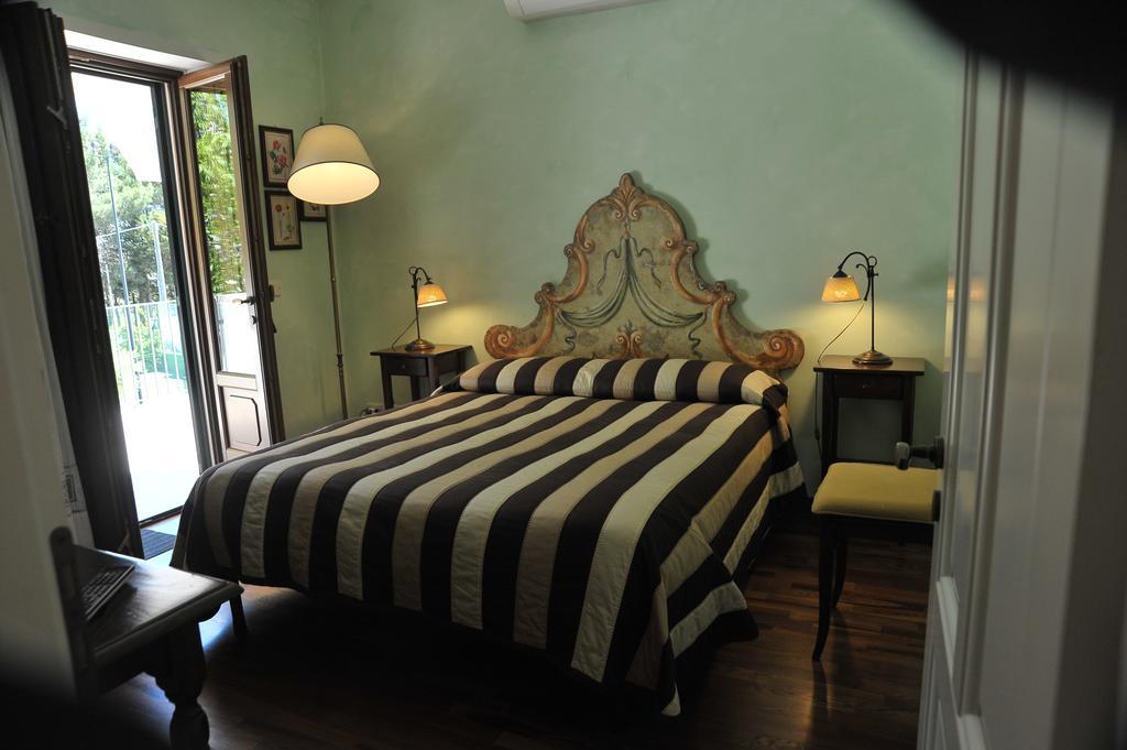 Hostal Relais Casabella Martina Franca Exterior foto